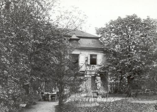 Garten mit Gartenhaus