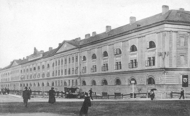 Die Heumarktkaserne ab der Ecke zum Schwarzenbergplatz