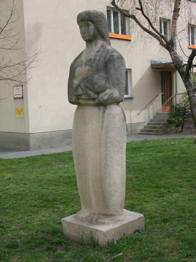 "Weibliche Figur mit Hasen" von Fred Gillesberger