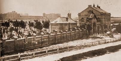 Der St. Marxer Friedhof vor der Schlie�ung mit noch bestehender Leichenkammer links vom Tor, 1870