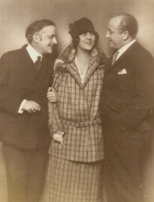 Bruno Granichstaedten, Betty Fischer und Ernst Marischka nach der Premiere des "Orlow", 1925