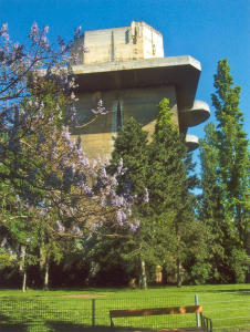 Leitturm: Hier waren die Schutzr�ume untergebracht